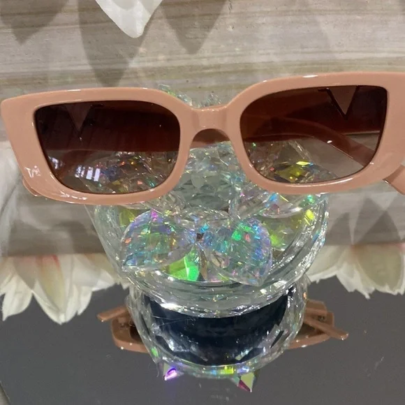 Accessories | Ladies Cat Eye Sunglasses | Poshmark display picture 2